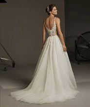 Load image into Gallery viewer, Pronovias &quot;Juliette&quot;, NEW with tags!