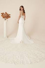 Load image into Gallery viewer, Justin Alexander &quot;Alivia&quot; 88153, Salon Sample
