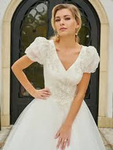 Load image into Gallery viewer, Christina Wu style 28196, Salon Sample