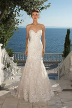 Load image into Gallery viewer, Justin Alexander style 88087, Salon Sample