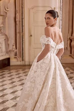 Load image into Gallery viewer, Justin Alexander "Lisette" NEW with tags