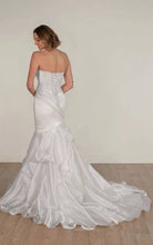 Load image into Gallery viewer, Stella York style 8123, Salon Sample