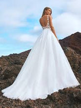 Load image into Gallery viewer, Pronovias "Tianzi", Salon Sample