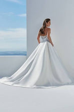 Load image into Gallery viewer, Justin Alexander 88110, Salon Sample