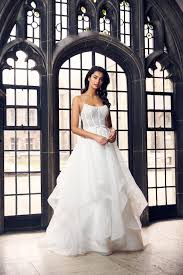 Paloma Blanca 4911, Salon Sample