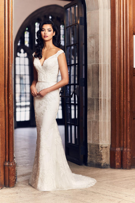 Paloma Blanca 4915, Salon Sample