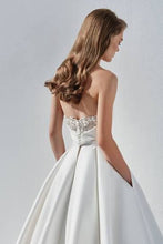 Load image into Gallery viewer, Justin Alexander 88110, Salon Sample