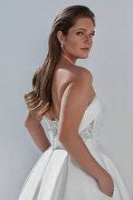 Load image into Gallery viewer, Justin Alexander 88110, Salon Sample