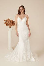 Load image into Gallery viewer, Justin Alexander &quot;Devyn&quot; 88243, Salon Sample
