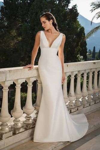designer wedding dress resale Cherished Bridals, The Bridal Sample Outlet – cherishedbridals Dont miss out because Size:s (4/6) Length_Sweep Train Fashion design dress design