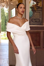 Load image into Gallery viewer, Justin Alexander "Fiona", NEW with tags