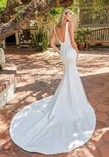 Load image into Gallery viewer, Jasmine Couture "Olivia", Salon Sample