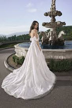 Load image into Gallery viewer, Kelly Faetanini "Gaelle", Salon Sample