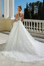 Load image into Gallery viewer, Justin Alexander style 88117, Salon Sample