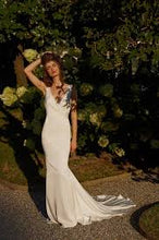 Load image into Gallery viewer, Justin Alexander 88376, Sample