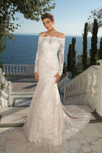 Load image into Gallery viewer, Justin Alexander style 88087, Salon Sample