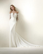 Load image into Gallery viewer, Pronovias &quot;Dracma&quot; Sample (sz 14)