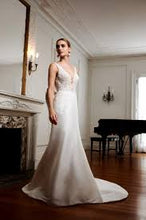 Load image into Gallery viewer, Kelly Faetanini &quot;Francine&quot;, Salon Sample