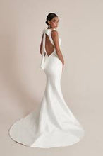 Load image into Gallery viewer, Justin Alexander 88200, Salon Sample