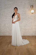 Load image into Gallery viewer, Stella York 7823, Sample
