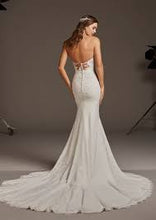 Load image into Gallery viewer, Pronovias &quot;Astrid&quot;, Salon Sample