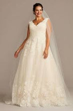 Load image into Gallery viewer, Davids Bridal style 3850, NEW with tags