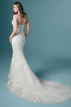 Load image into Gallery viewer, *Maggie Sottero &quot;Cassandra&quot;, Salon Sample