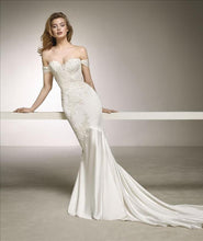 Load image into Gallery viewer, Pronovias &quot;Dante&quot;, NEW with tags