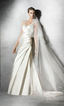 Load image into Gallery viewer, Pronovias &quot;Prunella&quot;, Salon Sample